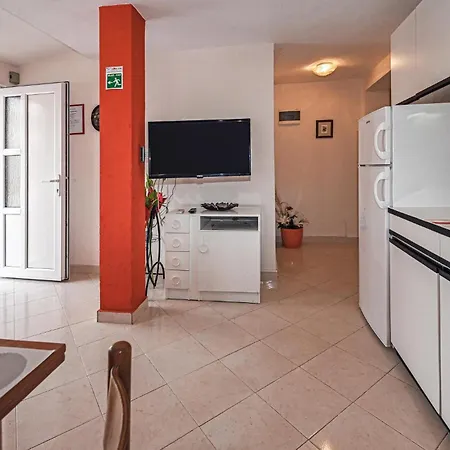 Awesome Apartment In Slatine With Wi-Fi